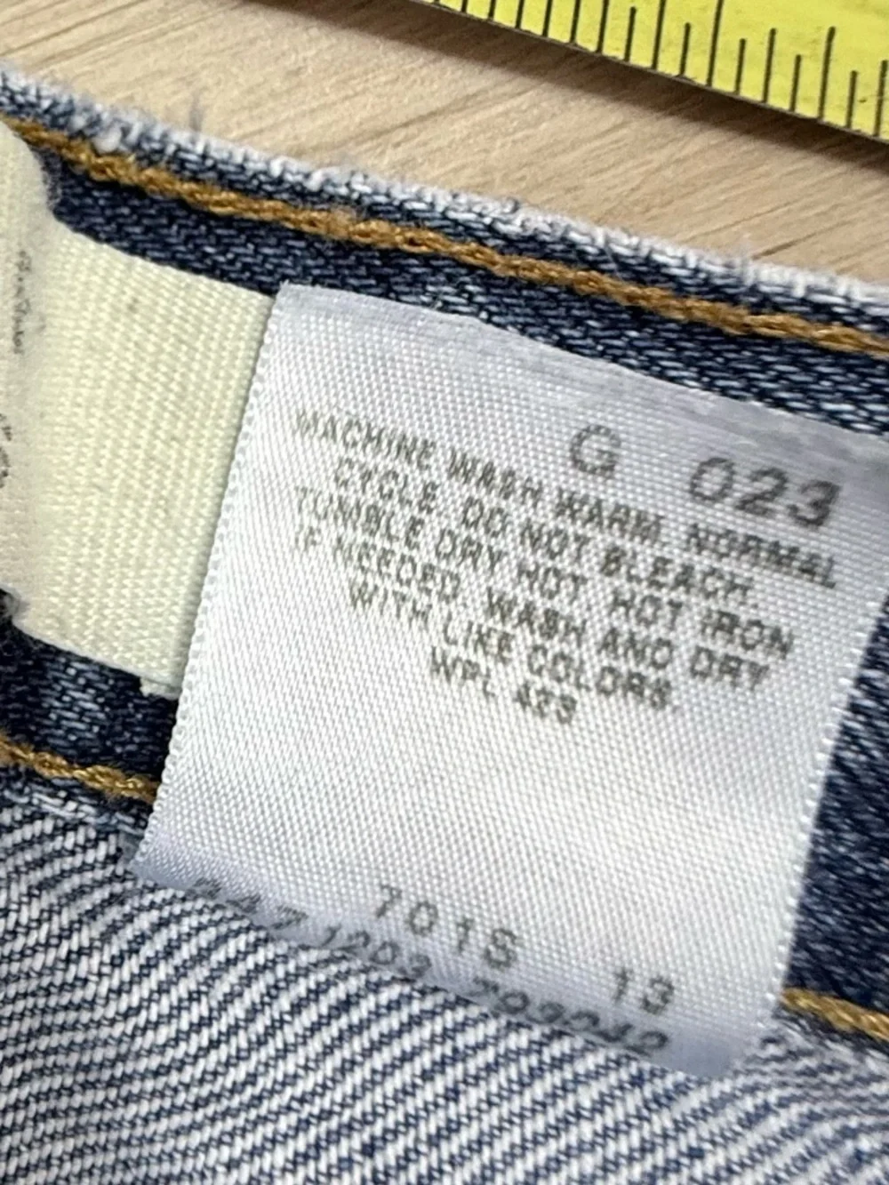 Levi’s Men's 550 Relaxed Fit Jeans in Medium Stonewash Size W38 L34